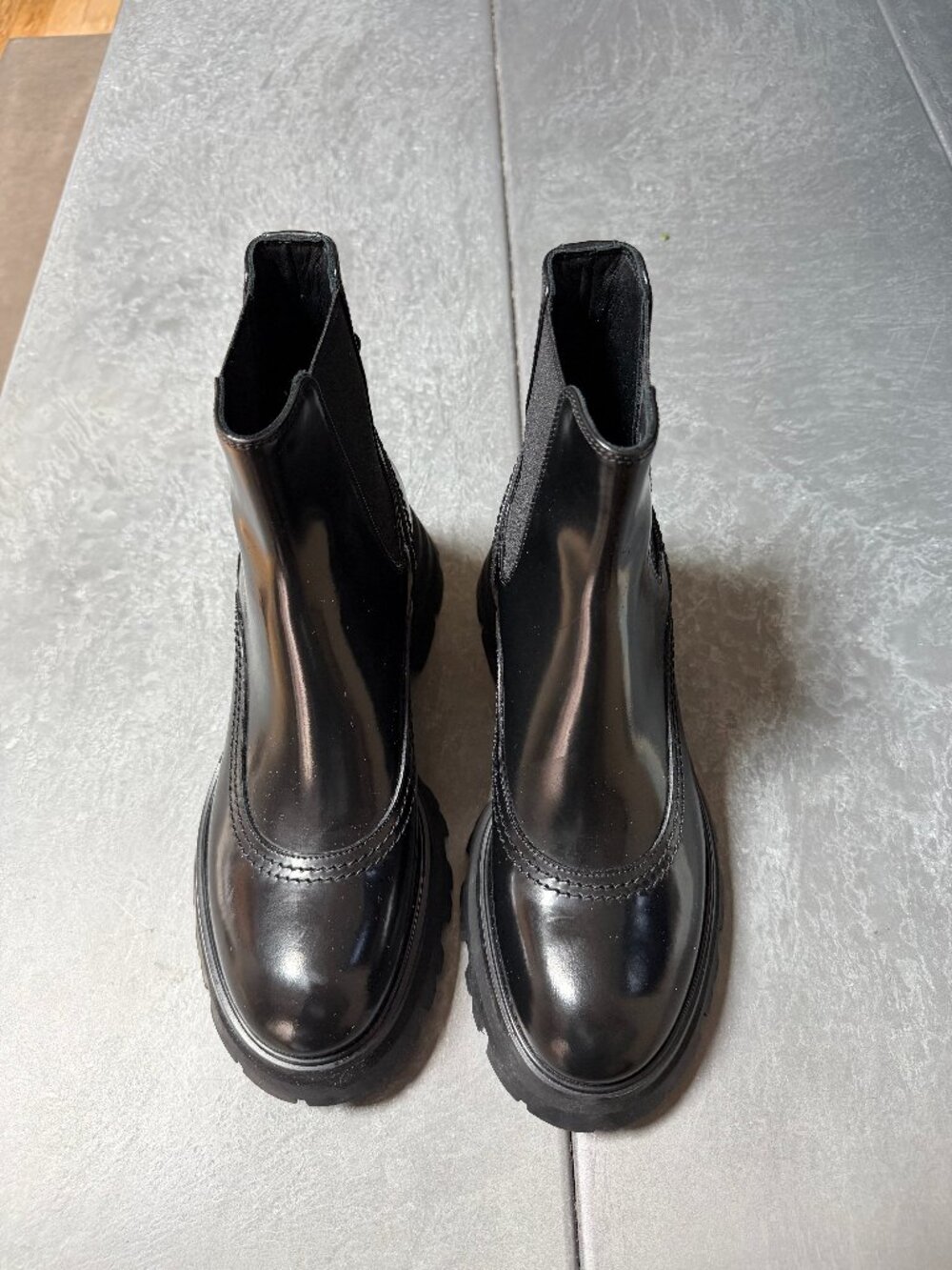 Alexander McQueen Black Leather Wander Chelsea Ankle Boots EU 39 / US 8.5